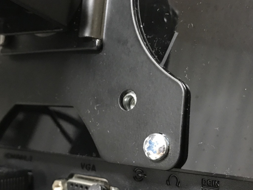 VESA穴がないモニタを無理やりVESA規格にした | Cozicao